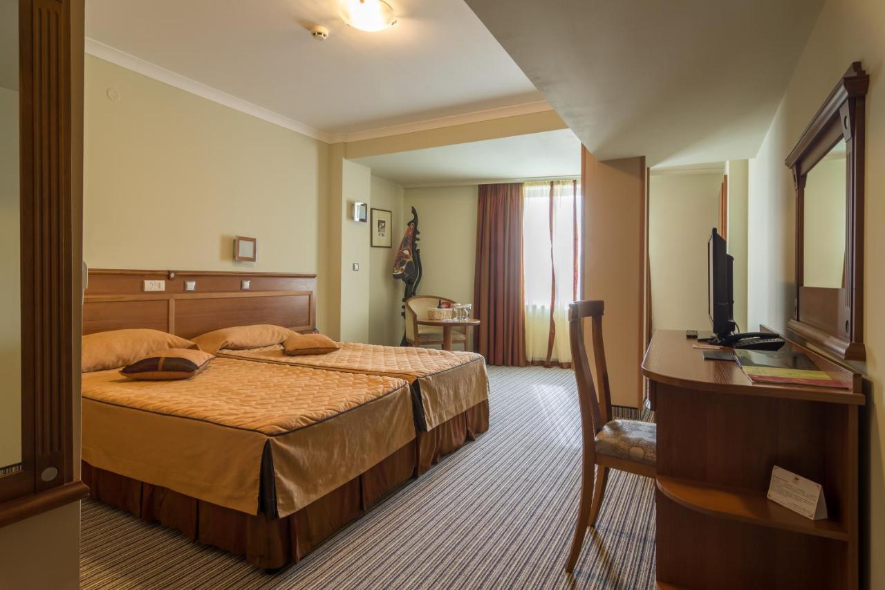 Diplomat Plaza Hotel & Resort 卢科维特 外观 照片