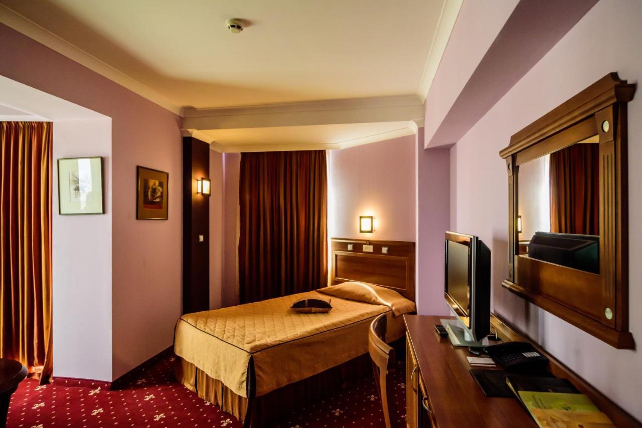 Diplomat Plaza Hotel & Resort 卢科维特 外观 照片